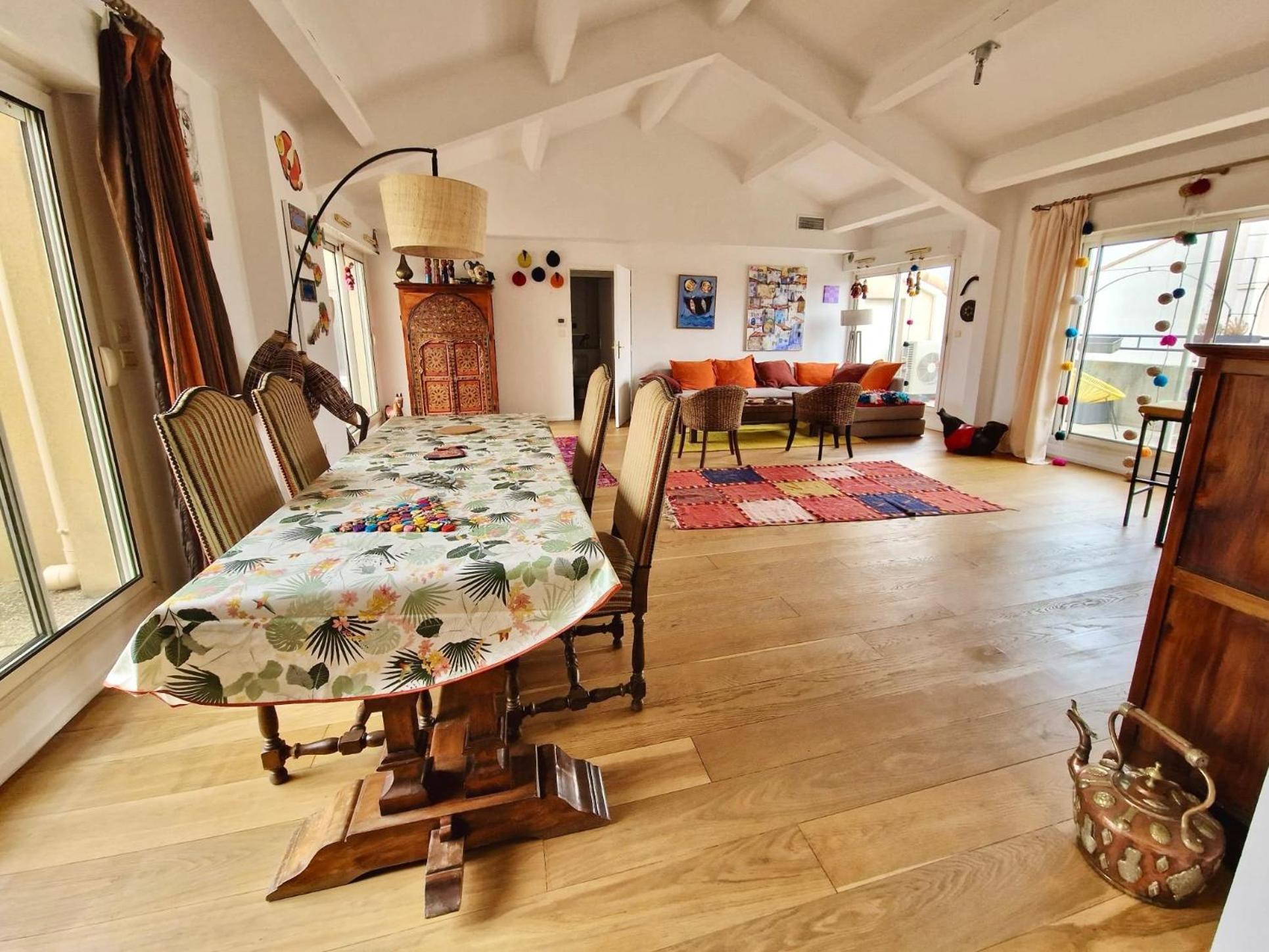 Apartment Prado Spacious And Sunny Loft In
