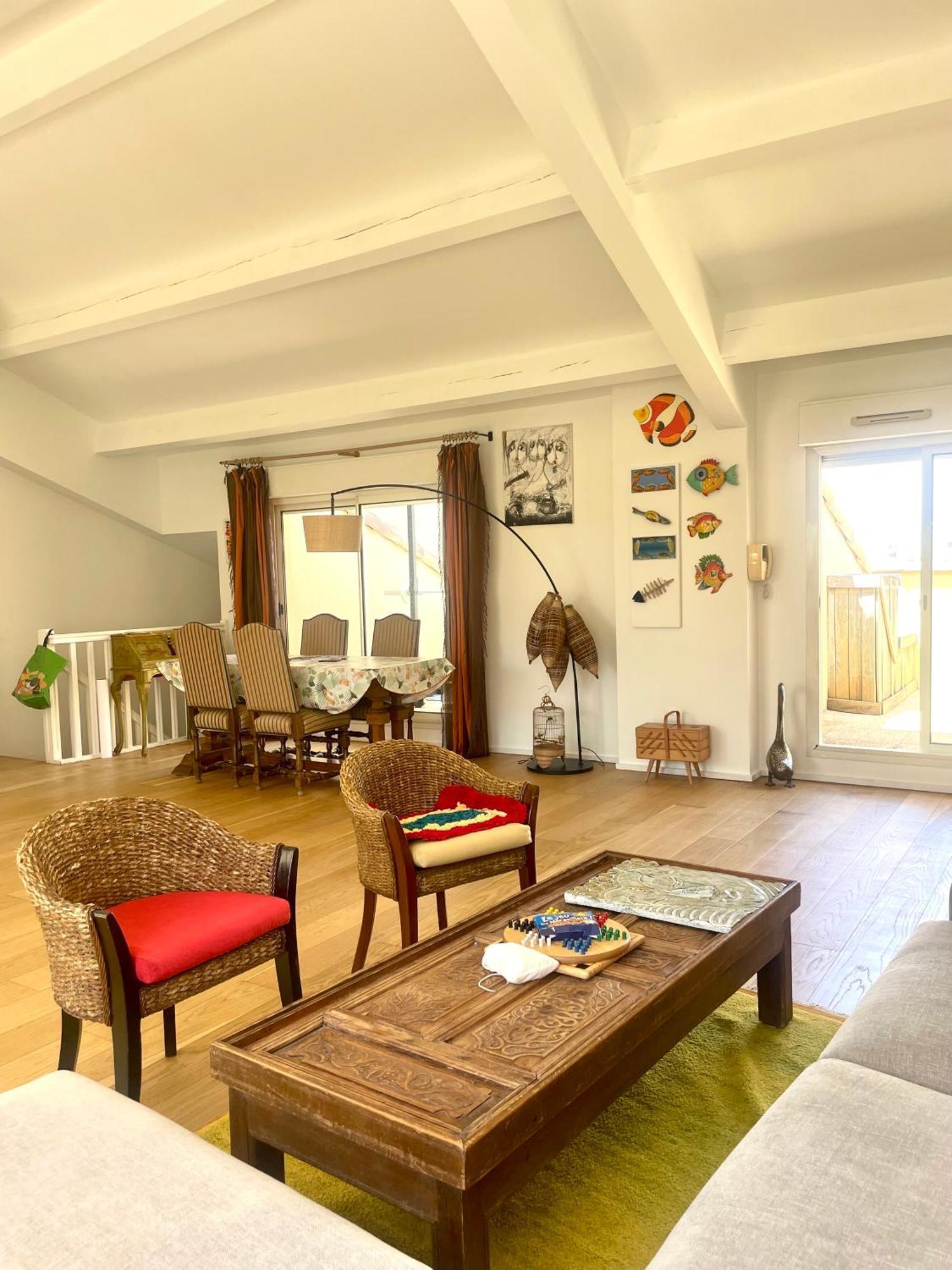 Prado Spacious And Sunny Loft In