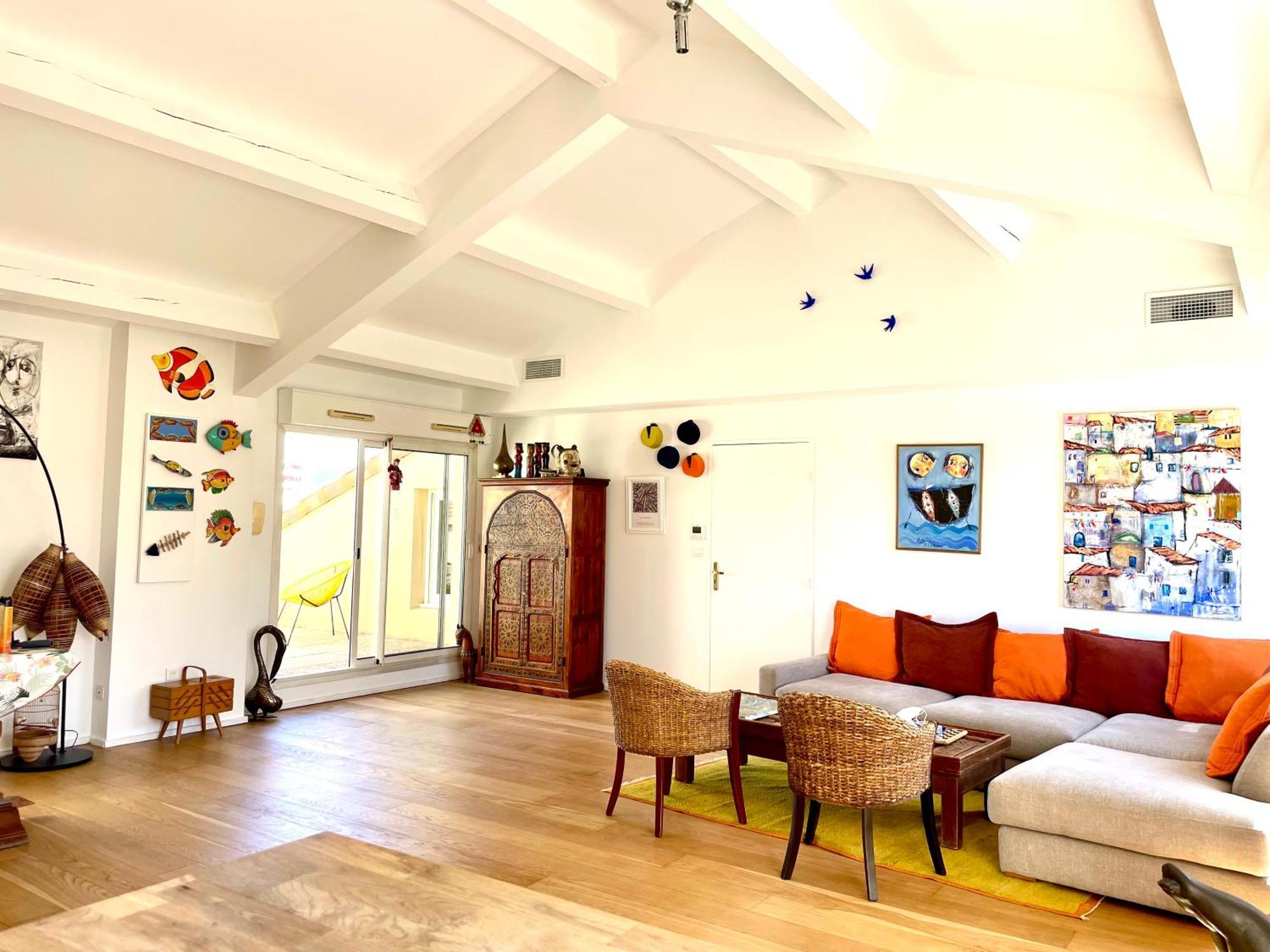 Apartment Prado Spacious And Sunny Loft In *