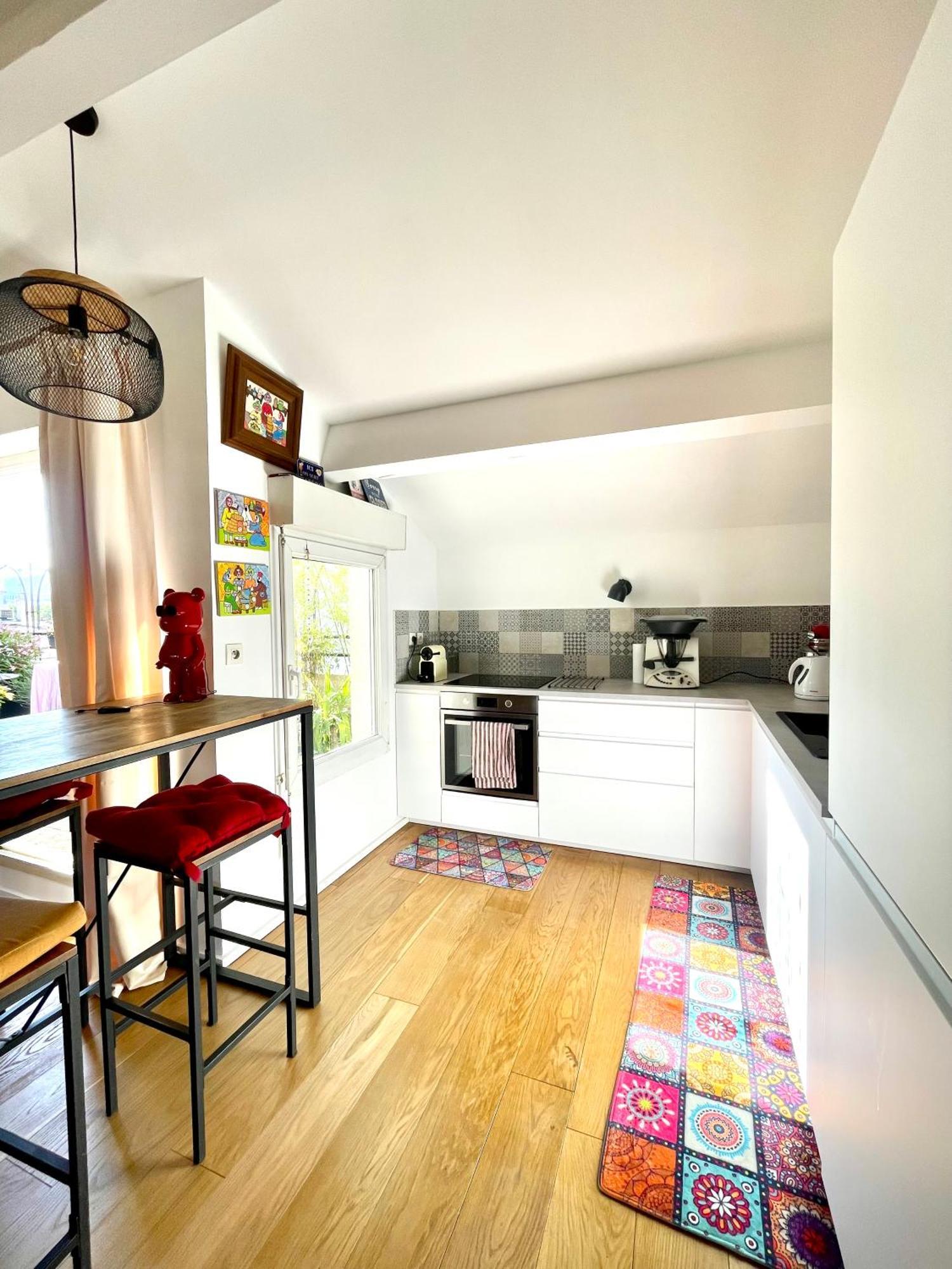 Prado Spacious And Sunny Loft In